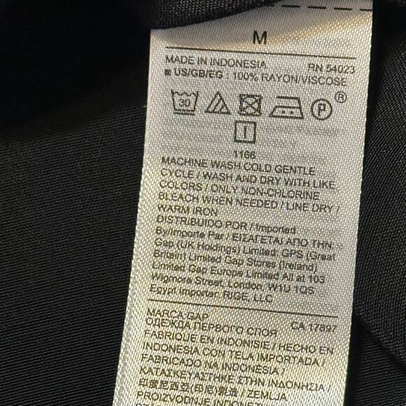 GAP Black Blouse Size M Button Shoulder 3/4 Sleeve Rayon Sheen Work Career NWT - Picture 8 of 8